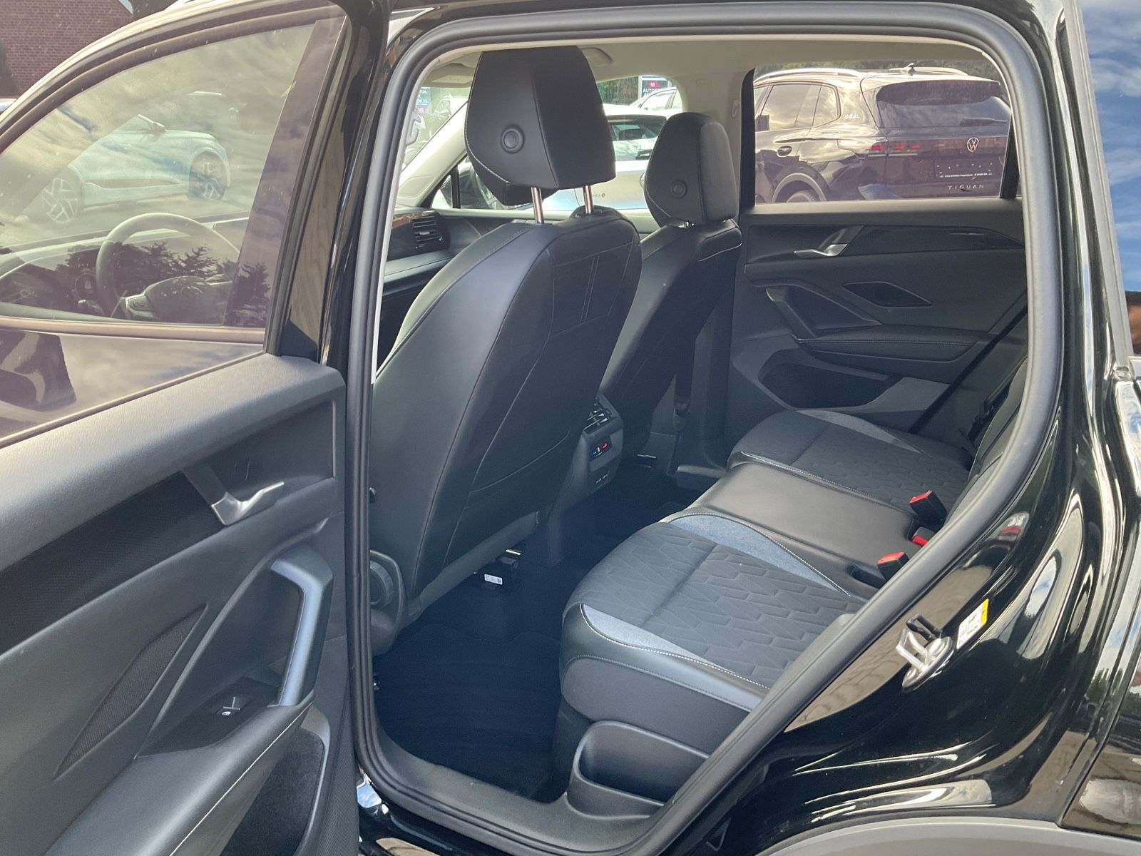 Fahrzeugabbildung Volkswagen Tiguan 2.0 TDI ENERGY,AHK,Navi,IQLight,Kamera