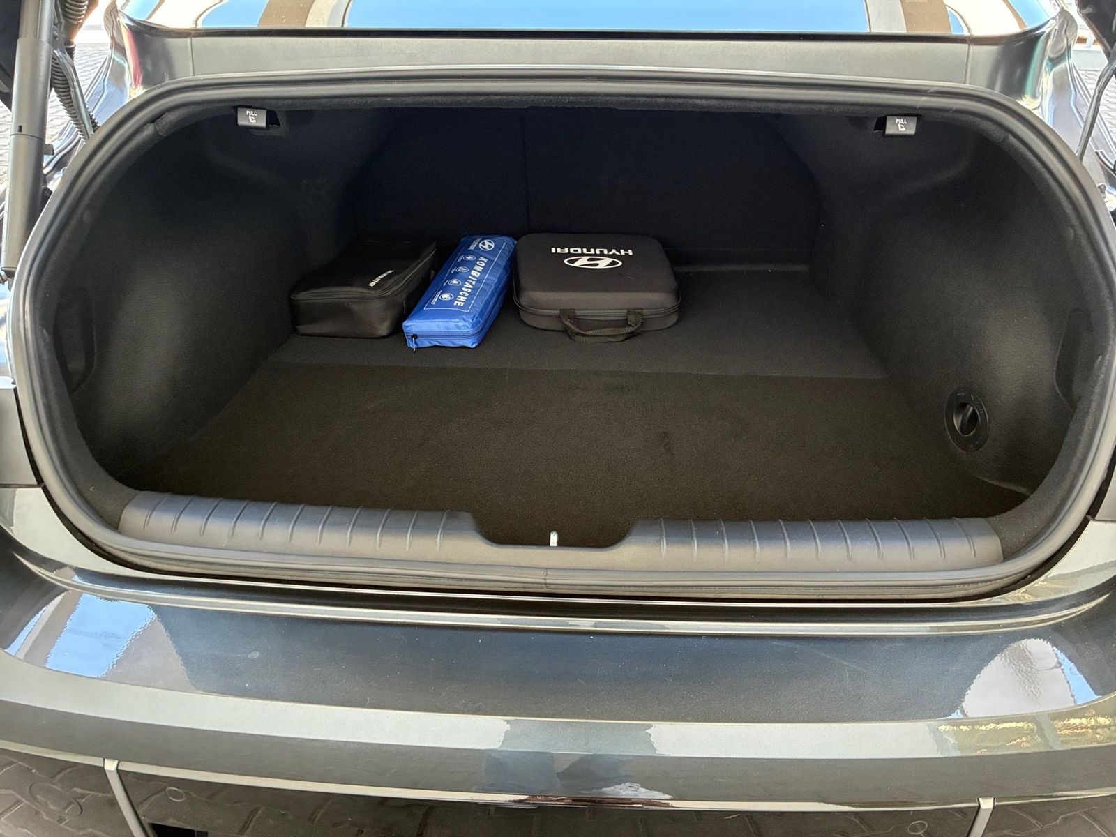 Fahrzeugabbildung Hyundai Ioniq 6 Elektro 77 Uniq 360,HUD,Kamera,LED,Navi