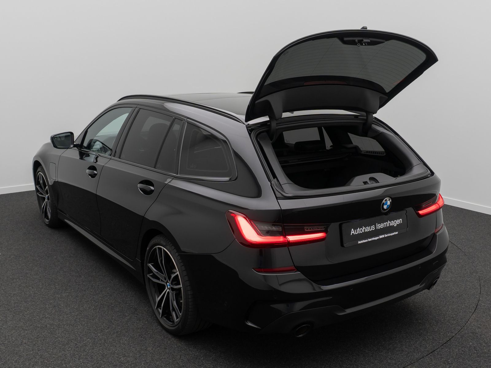 Fahrzeugabbildung BMW 330e M Sport Kamera DAB HiFi Laser Panorama HUD