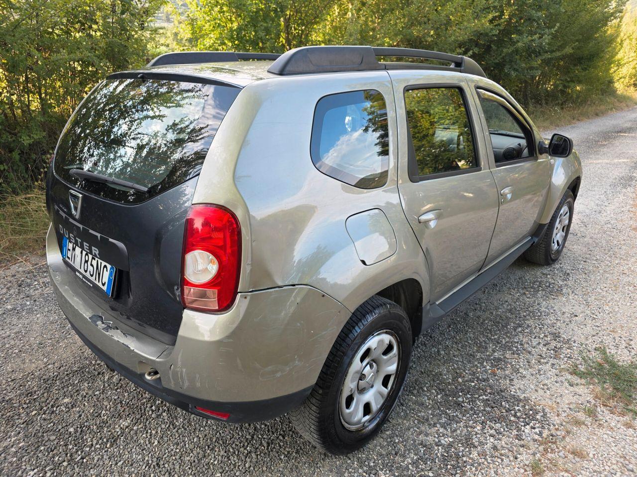 Dacia Duster 2012 — rear view