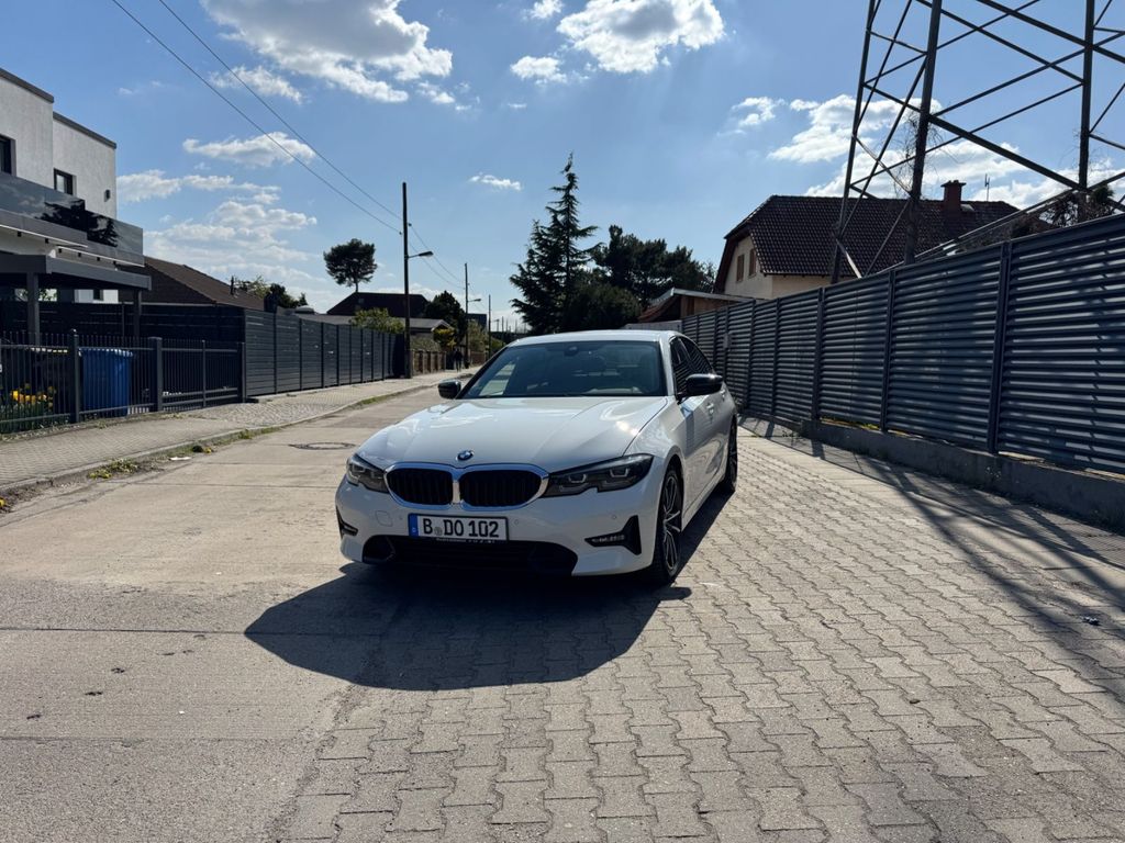Image of BMW 330