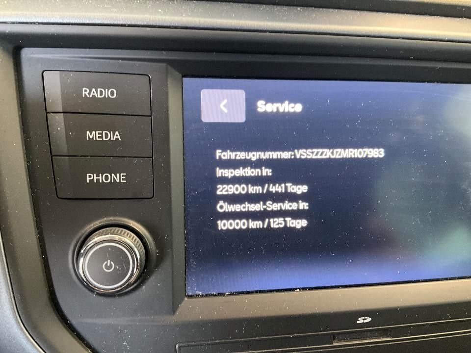Fahrzeugabbildung SEAT Arona Style TSI DSG AHK SITZHEIZUNG ALU 1.HAND