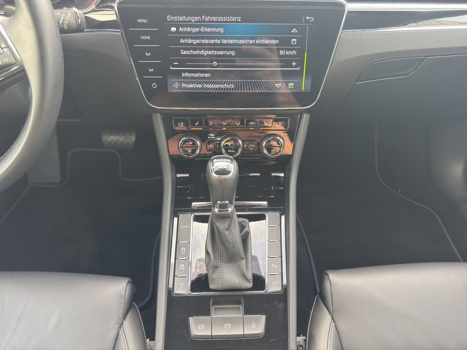 Fahrzeugabbildung SKODA Superb Combi 2.0 TDI L&K 4x4/AHK/ACC/ST-HZG/