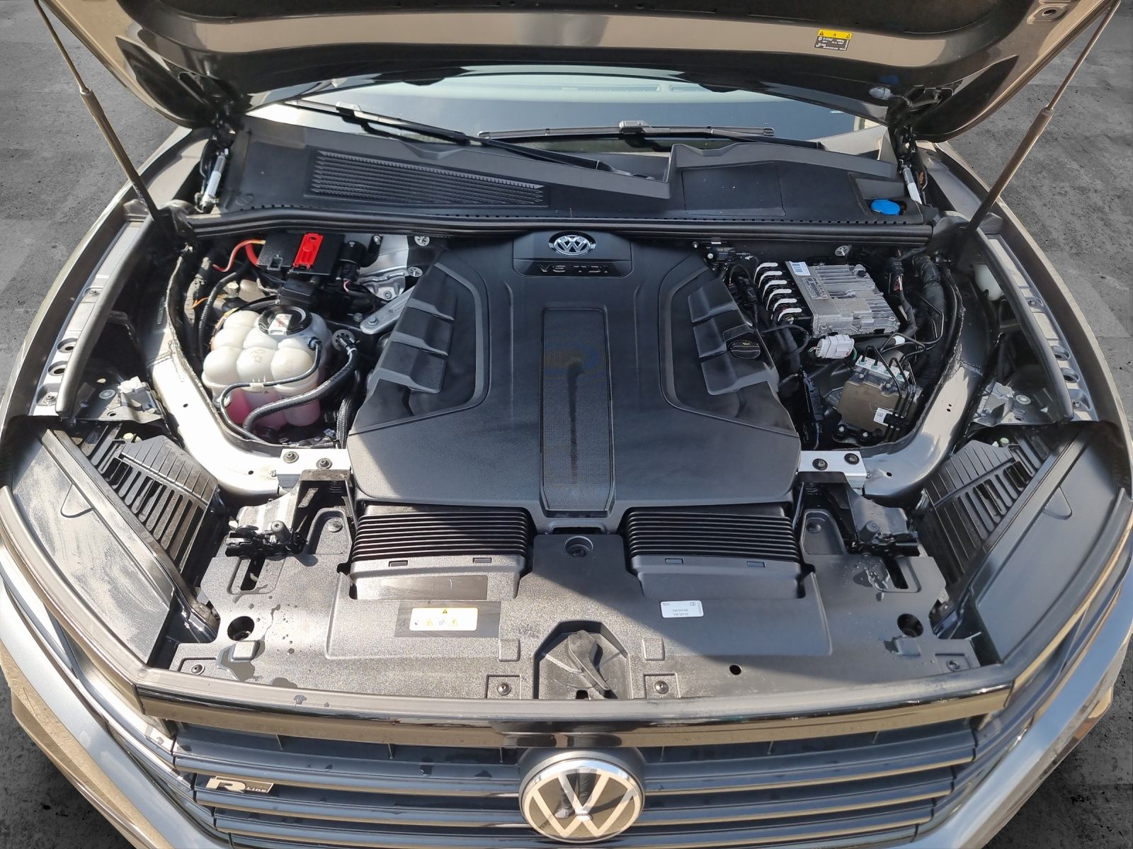 Fahrzeugabbildung Volkswagen Touareg TDI R-Line 4M Matrix STH Luft Pano RFK A