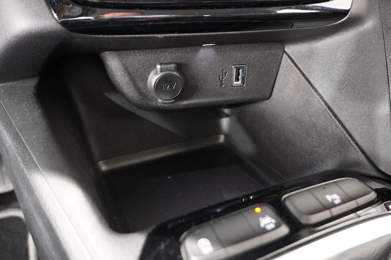 Fahrzeugabbildung Opel Corsa F 1.2 EDITION NAVI/KAMERA/TEMP./PDC/DAB+
