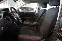 VW Tiguan 2.0 TDI Highline R-Line 4Motion | Pano VW Tiguan 2.0 TDI Highline R-Line 4Motion | Pano