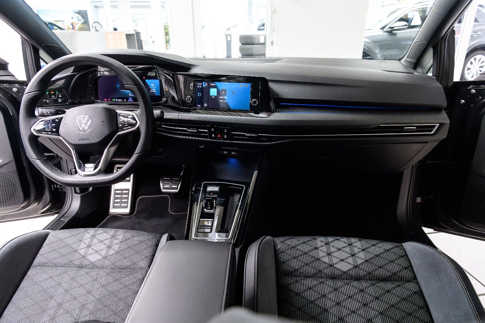 Fahrzeugabbildung Volkswagen Golf VIII R-Line +Led +Keyless+We Connect Plus