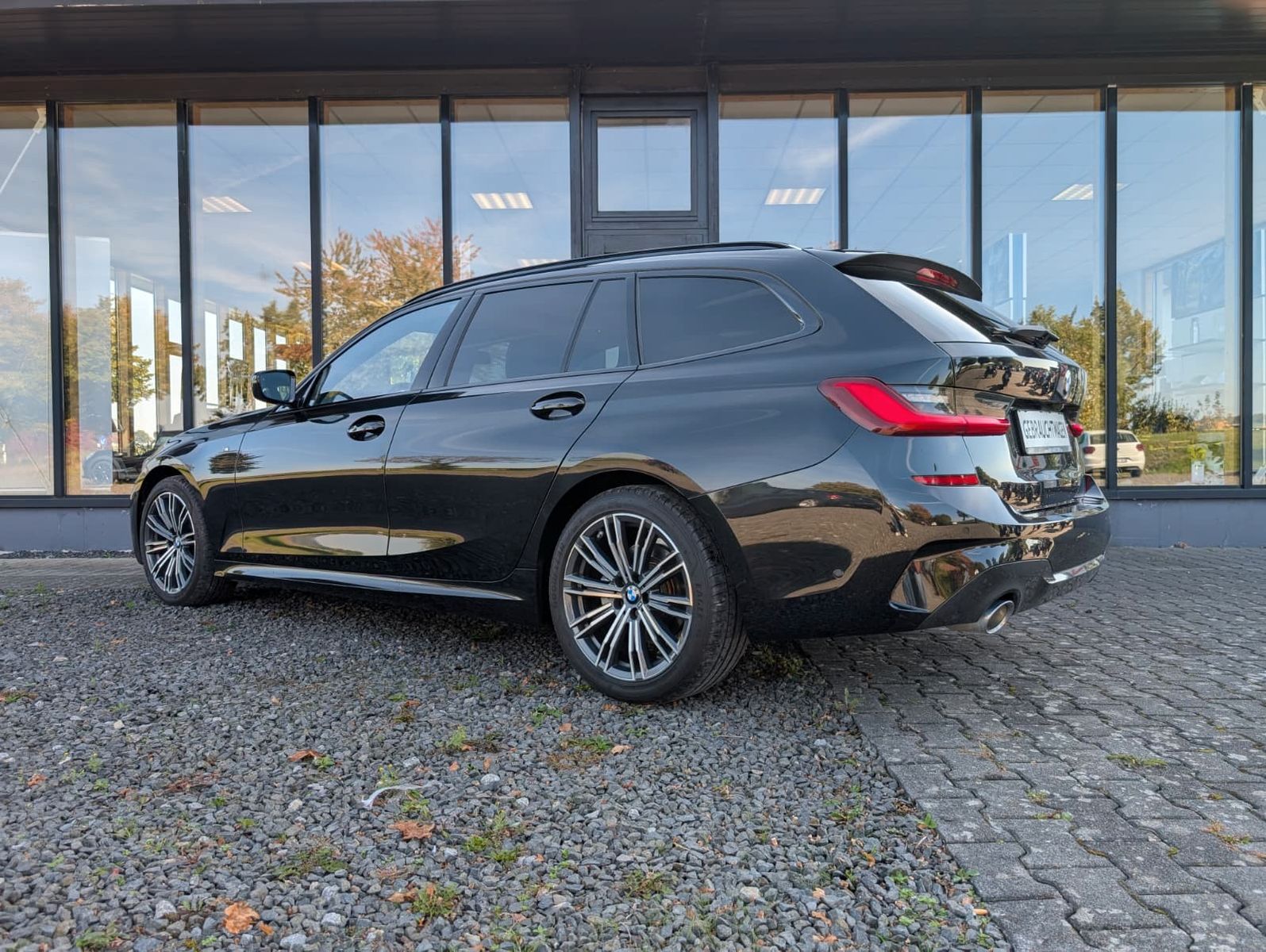 Fahrzeugabbildung BMW 320 3er Touring 320d xDrive M Sport *AMBIENTE*