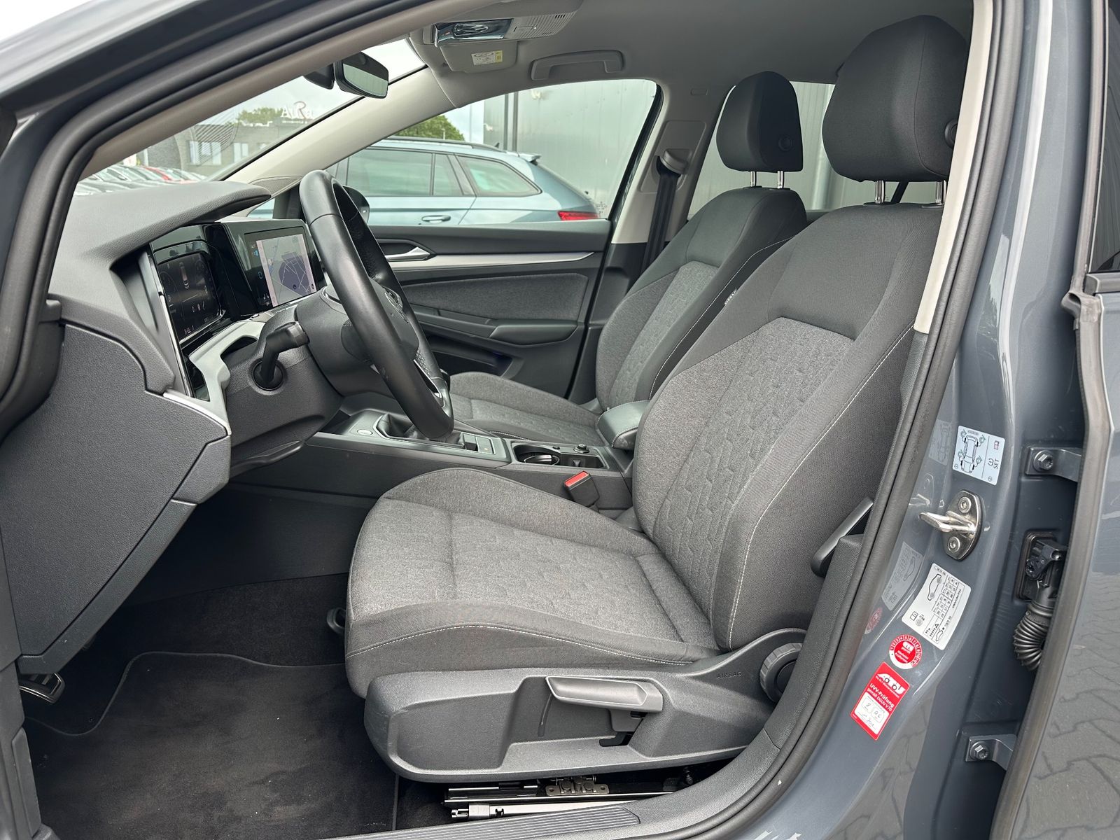 Fahrzeugabbildung Volkswagen Golf 1.5 TSI DSG MOVE NAV+LED+GJR+ACC+SHZ+1HD