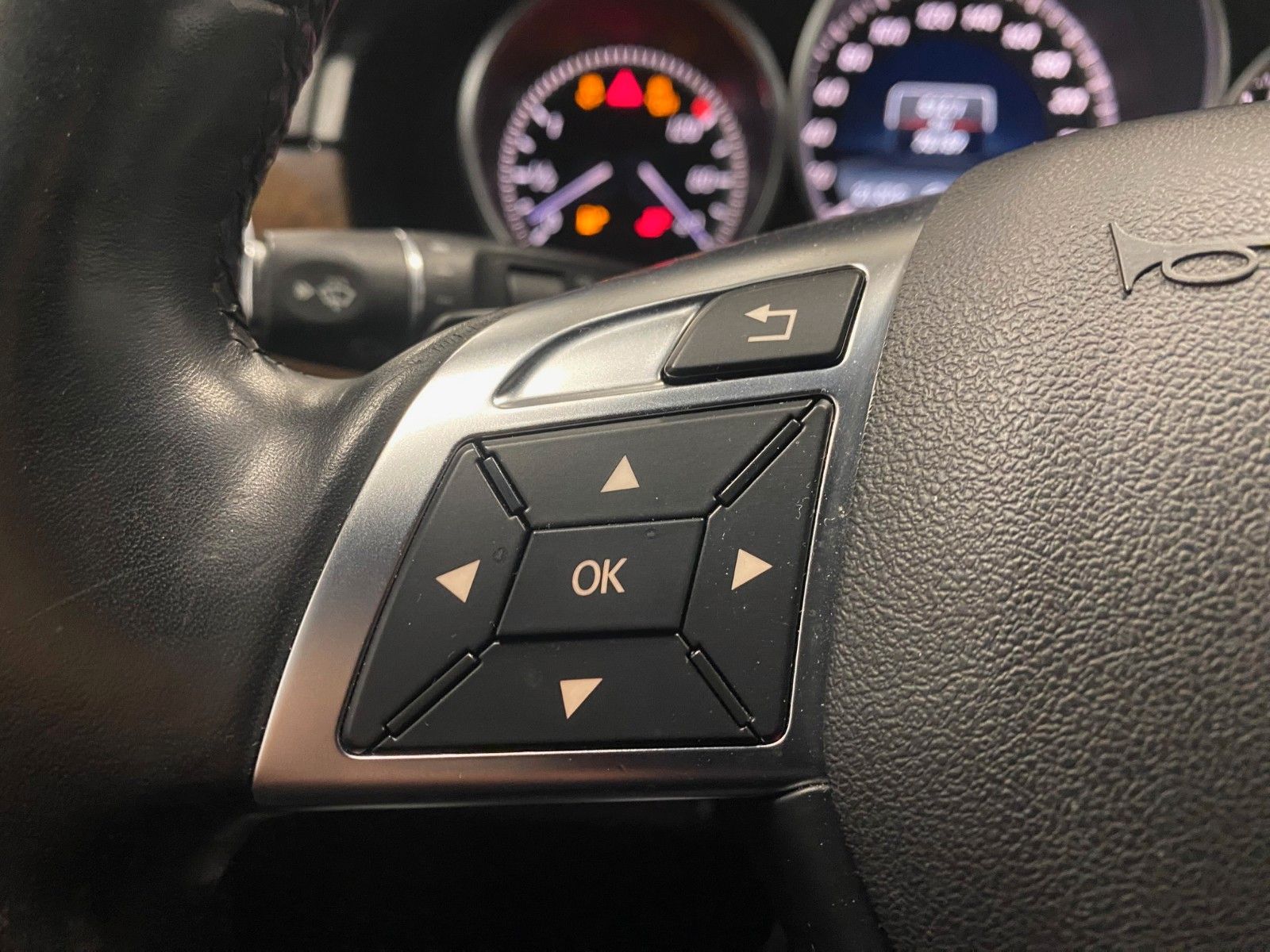 Fahrzeugabbildung Mercedes-Benz E 200 T ELEGANCE+NAVI+LED Scheinwerfer+Distronic