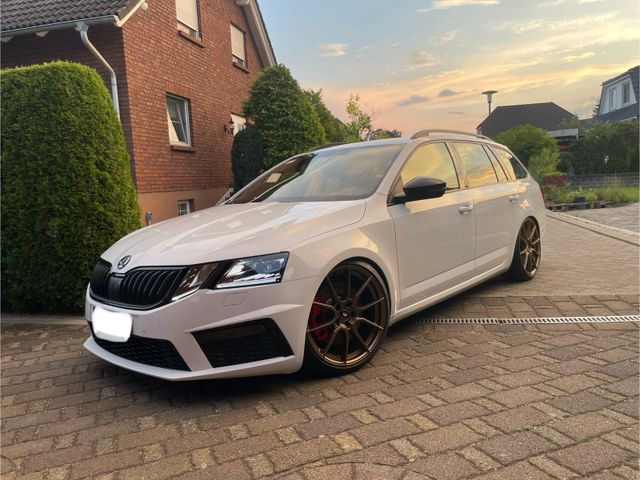 Skoda Octavia 2.0 TSI DSG LED AHK 380 PS *APR*