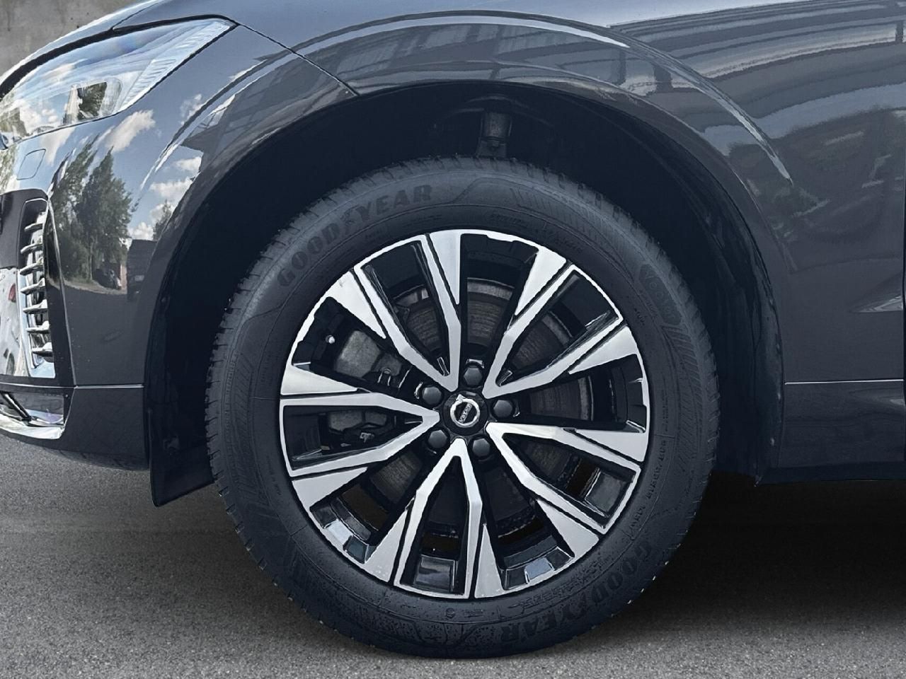 Fahrzeugabbildung Volvo XC60 Plus Dark 2WD