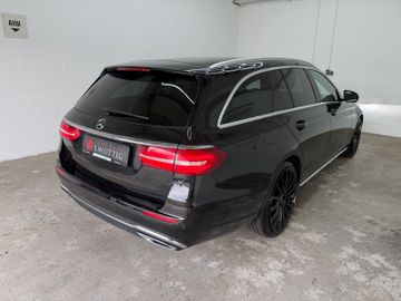 Mercedes E 200 - 12