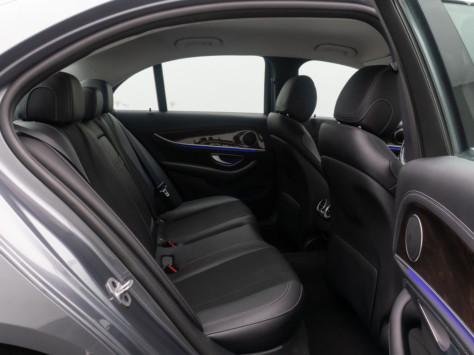 Fahrzeugabbildung Mercedes-Benz E 300 de Widscreen 360&deg; DAB AHK FahrAss HiFi 18"