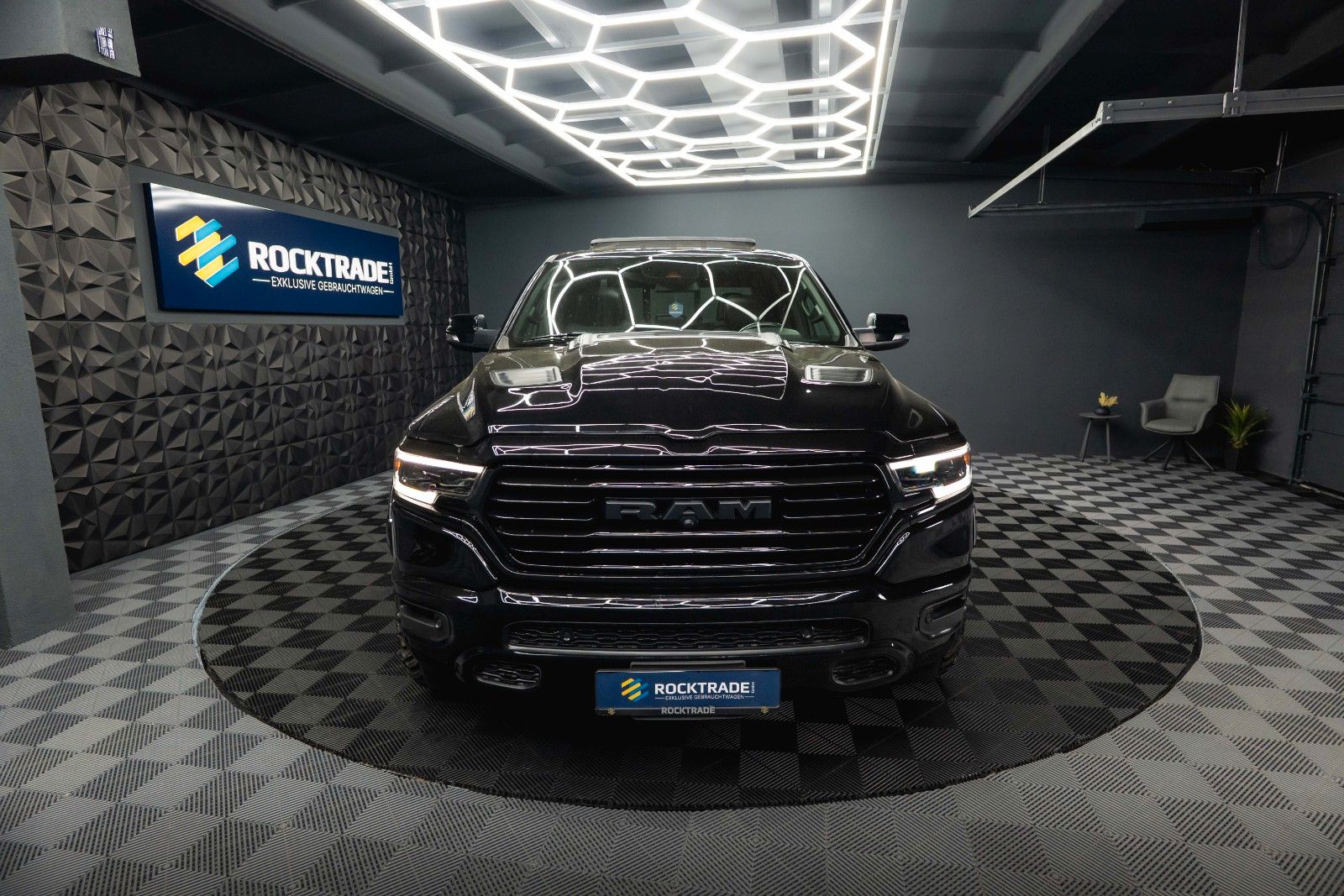 Fahrzeugabbildung Dodge RAM 5.7 V8 HEMI 4x4 REBEL LIMITED RamBox ACC 19%