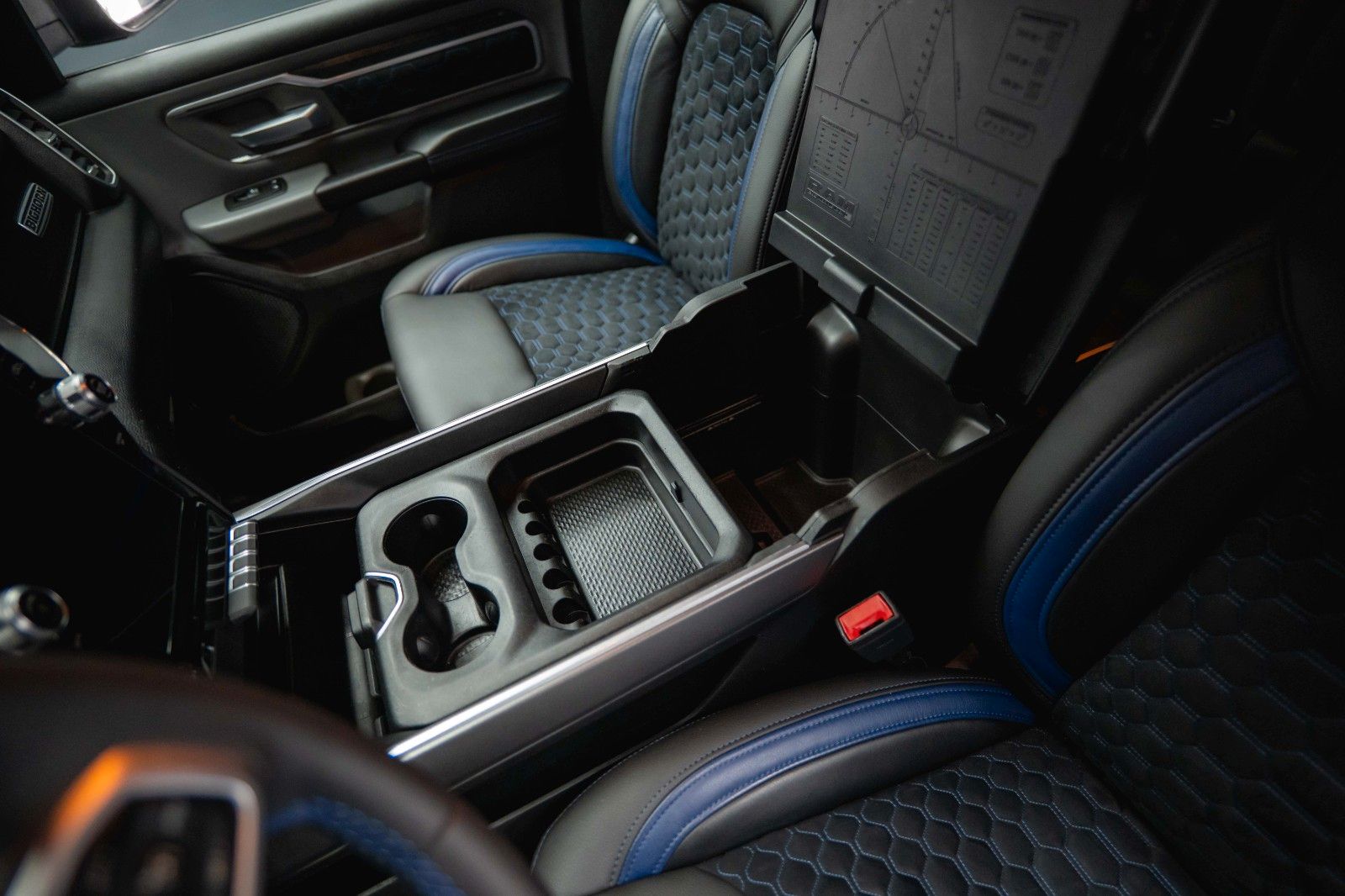 Fahrzeugabbildung Dodge RAM 5.7 V8 HEMI 4x4 OFFROAD Night-Paket LONGBED