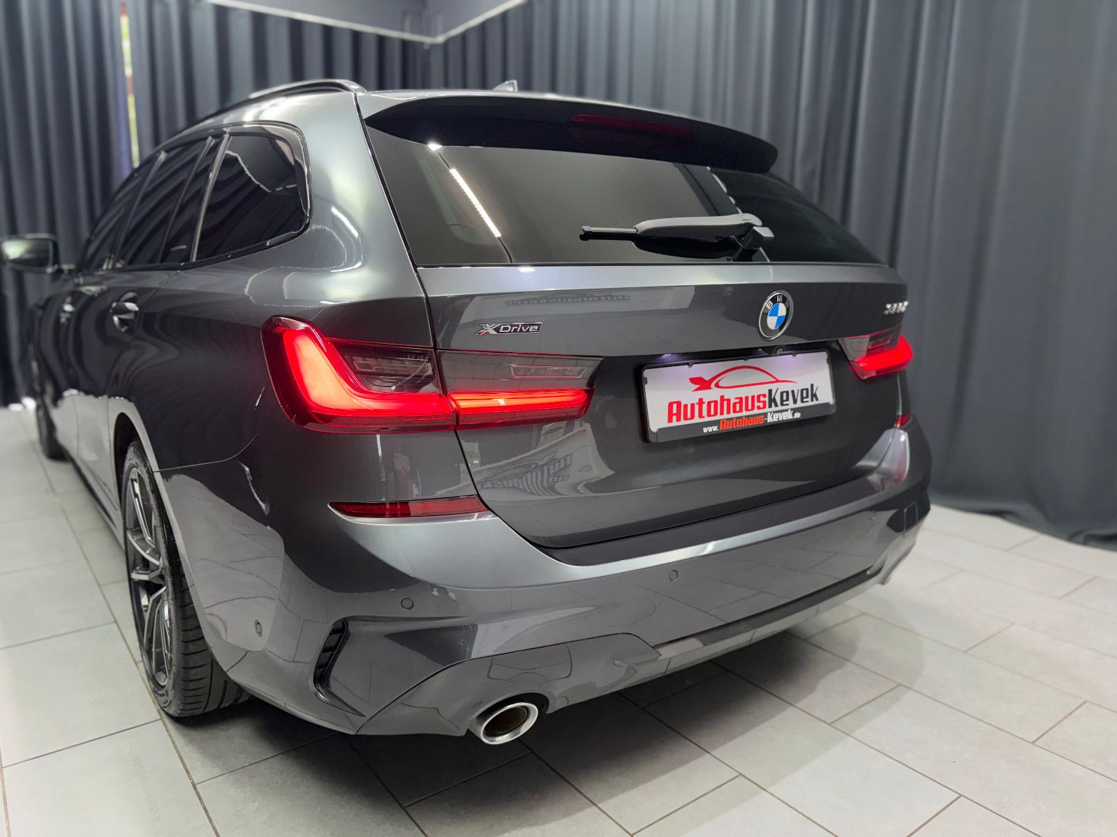Fahrzeugabbildung BMW 320d Touring xDrive M Sport|HIFI|HuD|LEDER|KAMER