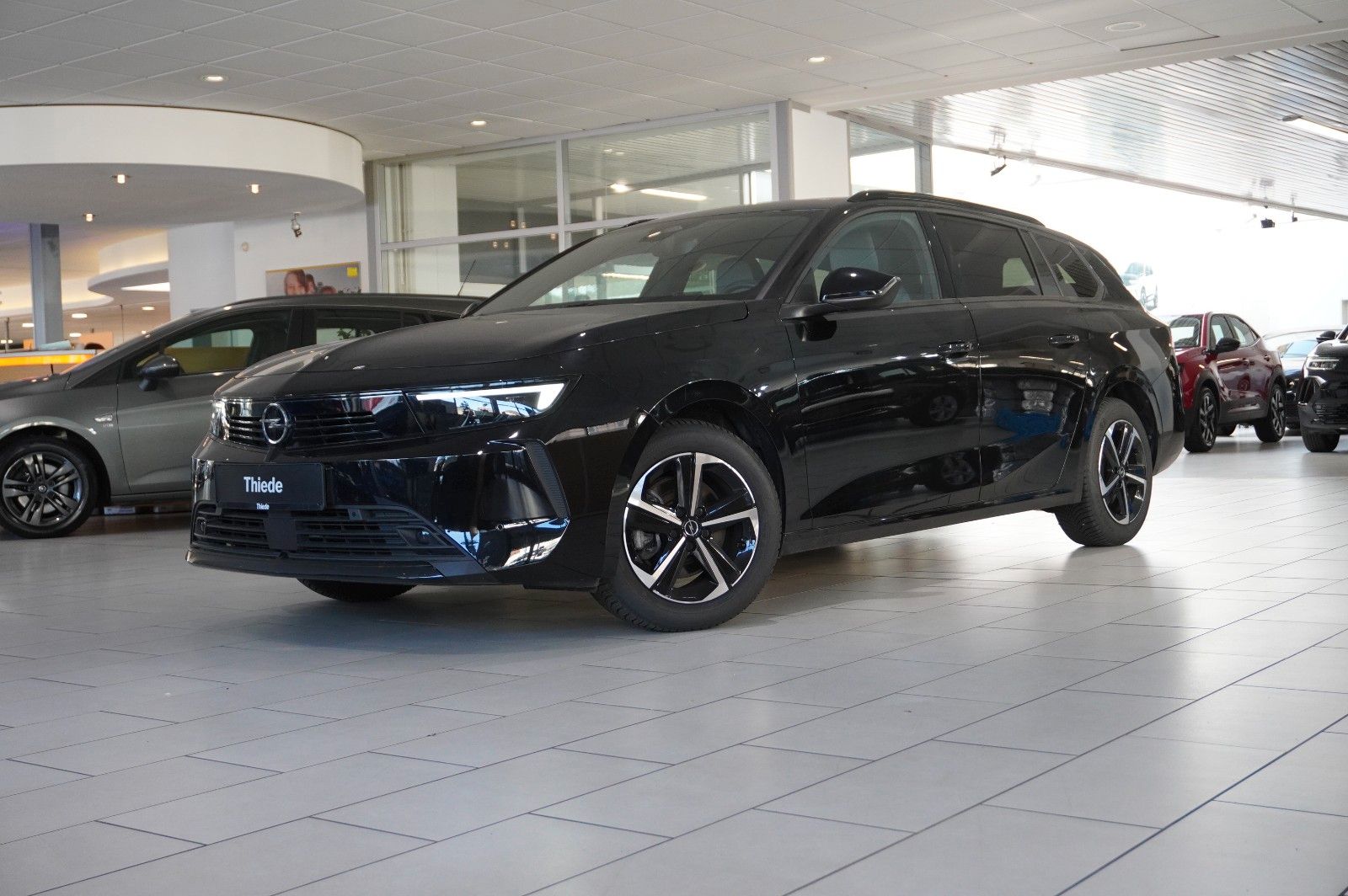 Fahrzeugabbildung Opel Astra L ST 1.2T EDITION AT-8 NAVI/LED/SPORT/DAB+