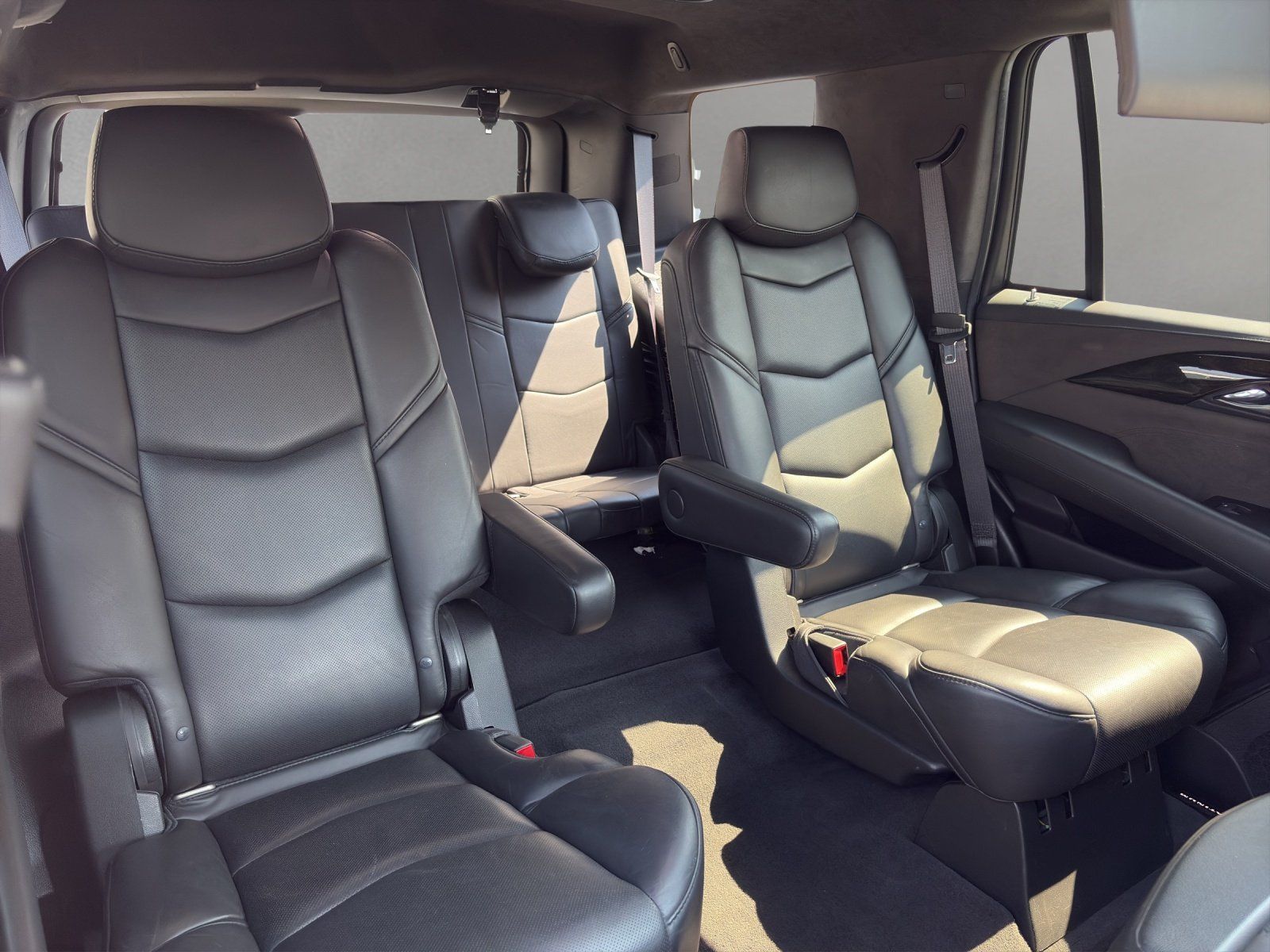 Fahrzeugabbildung Cadillac Escalade 6.2 V8 Platinum/GSD/BOSE/HUD/360°CAM/