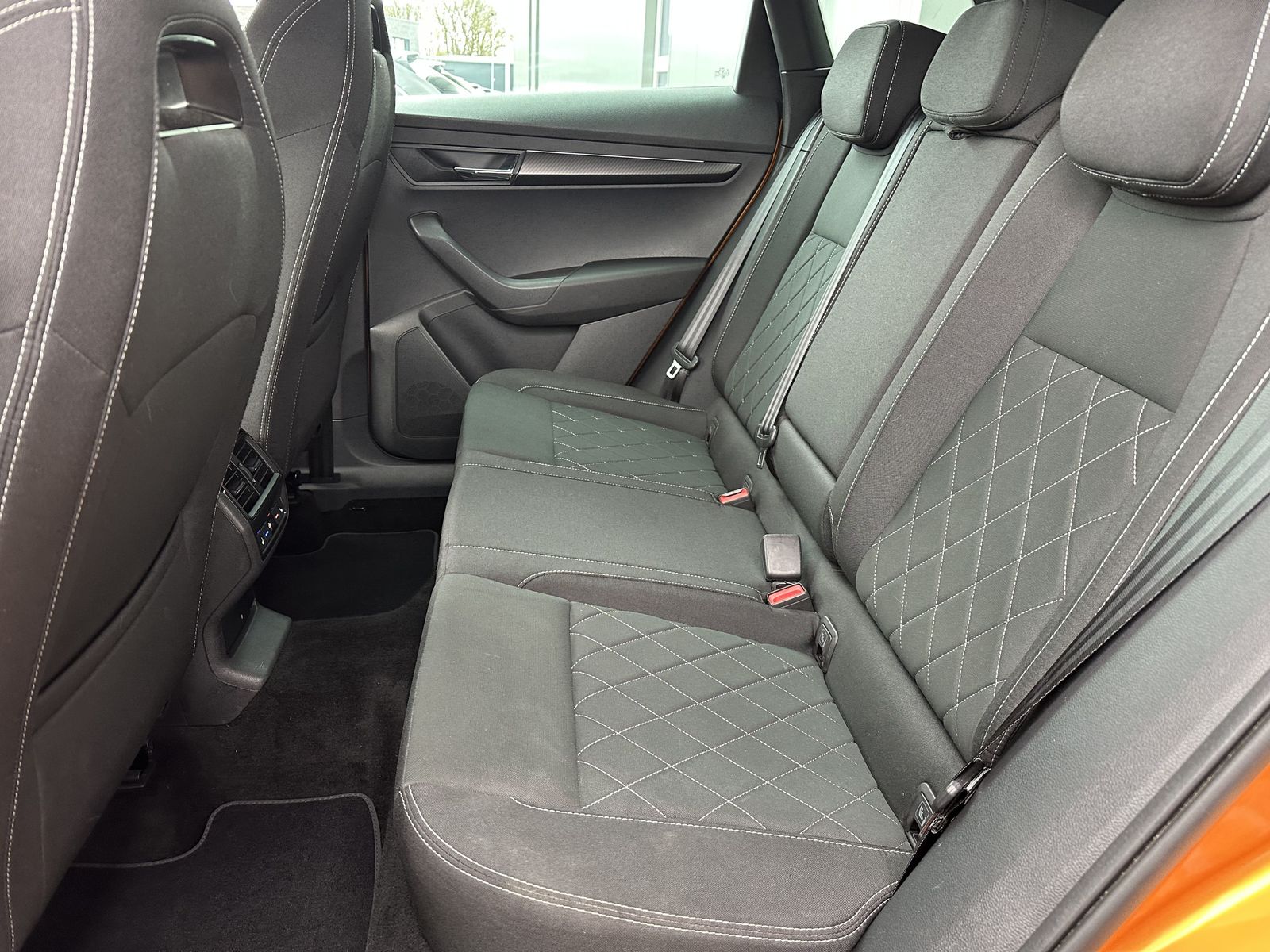 Fahrzeugabbildung SKODA Karoq 2.0 TSI DSG Sportline 4x4 NAV+LED+VCOCK+DC