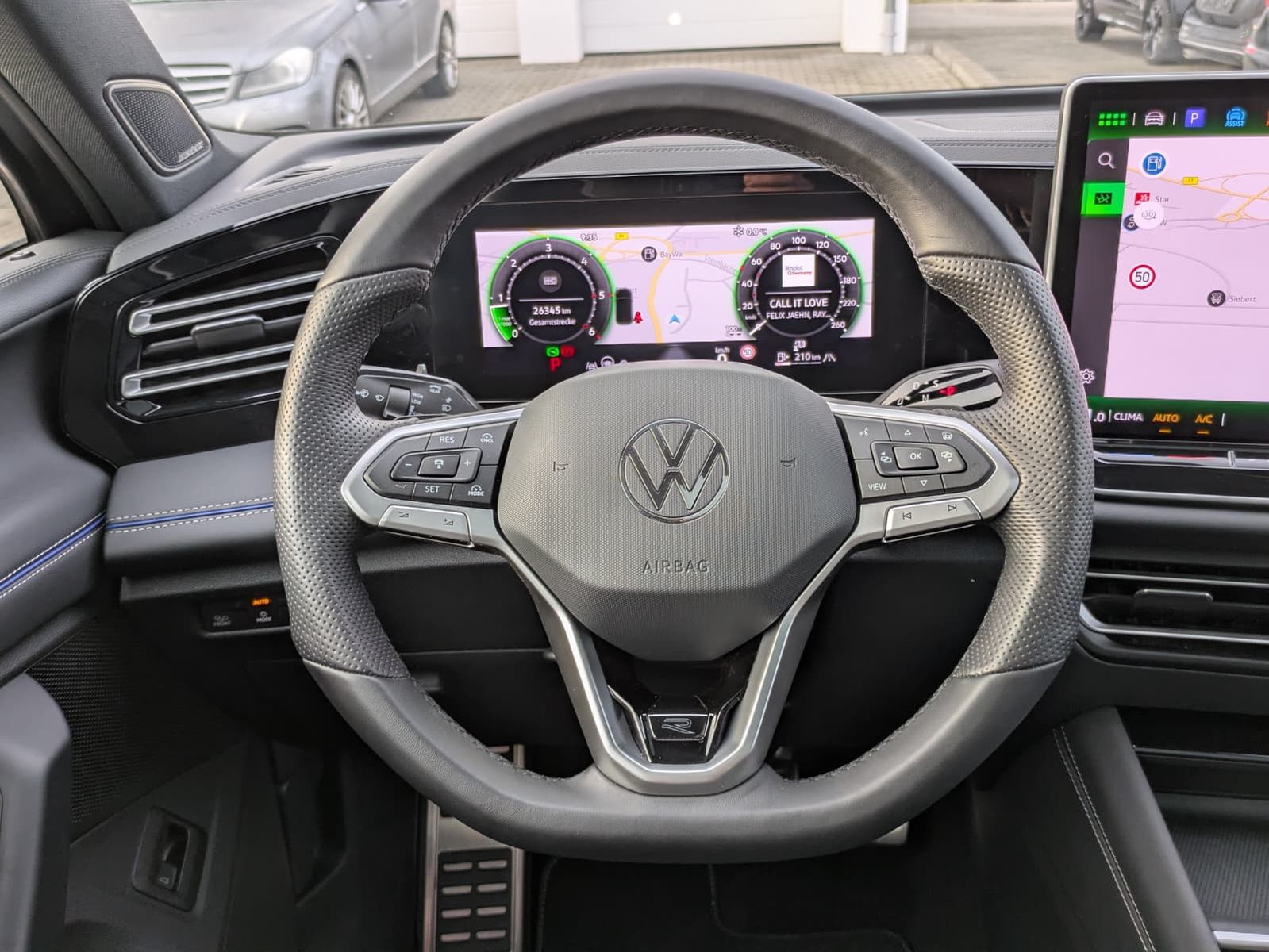 Fahrzeugabbildung Volkswagen Tiguan 2.0 TDI 4M R-Line PANO*H&K*AHK*MATRIX*20"