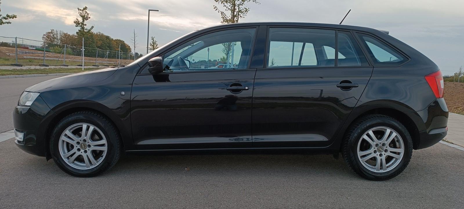 Skoda Rapid 2013 — rear view