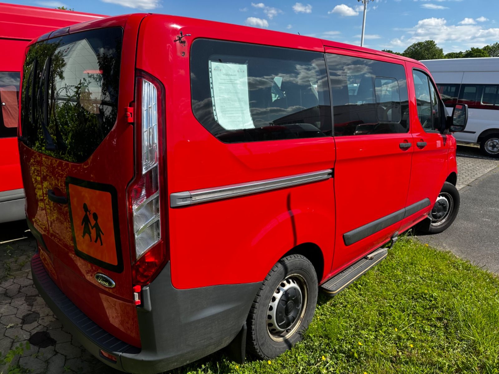 Fahrzeugabbildung Ford Transit Custom Kombi 9 Sitzer 1626 Motorschaden