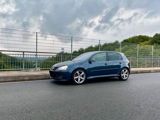 Volkswagen VW Golf GTI Pirelli