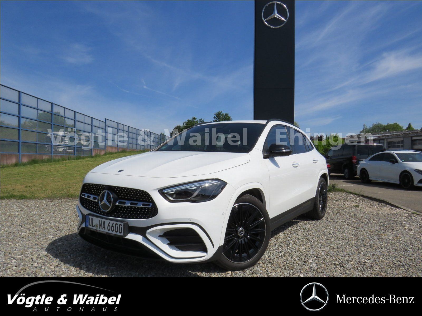 MERCEDES-BENZ GLA 200 AMG MULTIBEAM+AHK+NIGHT-P+360°+DISTRONIC