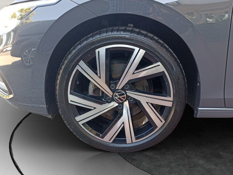 Fahrzeugansicht 21 Fahrzeugabbildung Volkswagen Golf VIII 1.5 eTSI Style DSG MATRIX-LED+KAMERA+