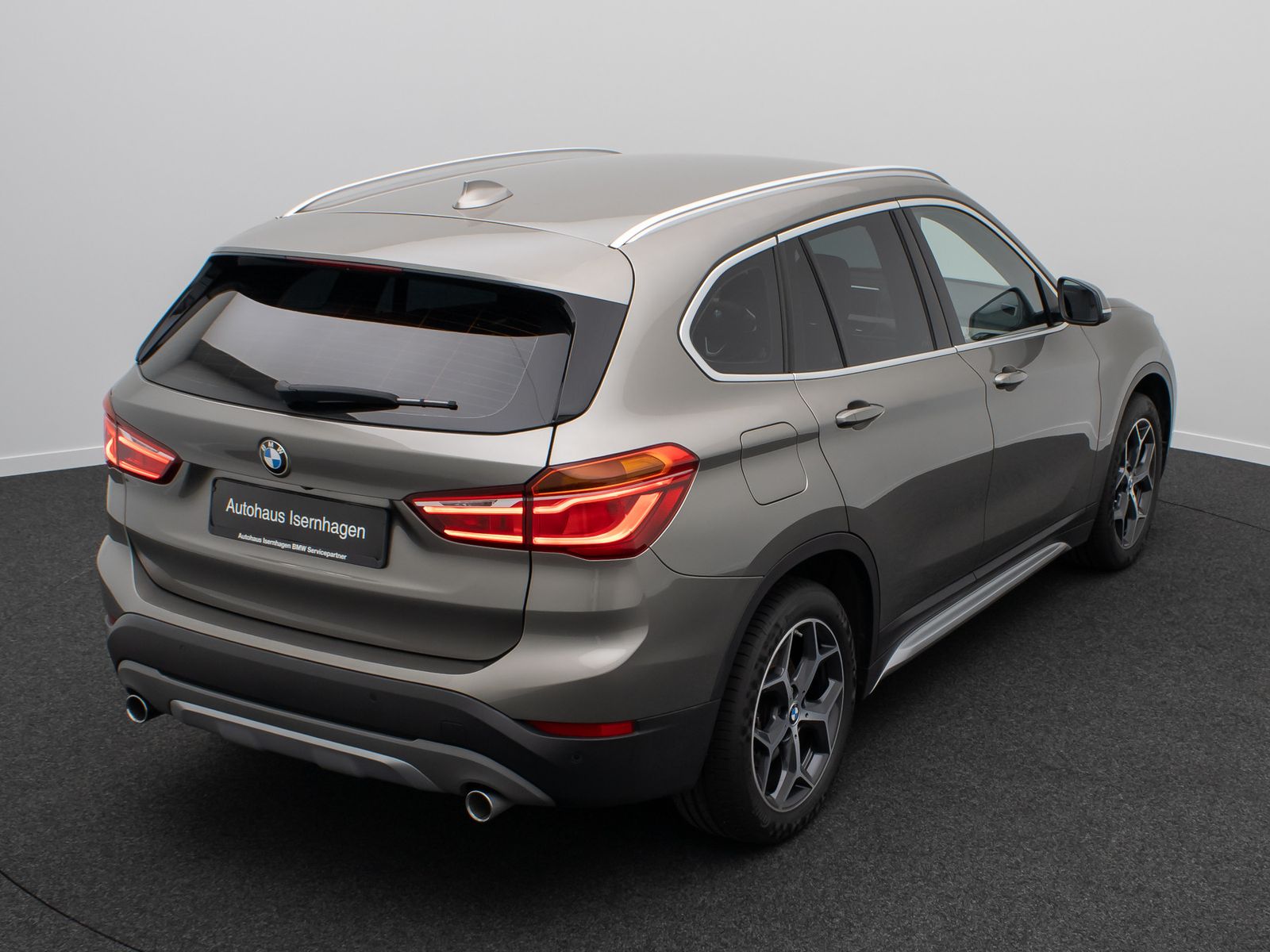 Fahrzeugabbildung BMW X1xD20d xLine Kamera HUD Alarm H/K NaviPlus 18"