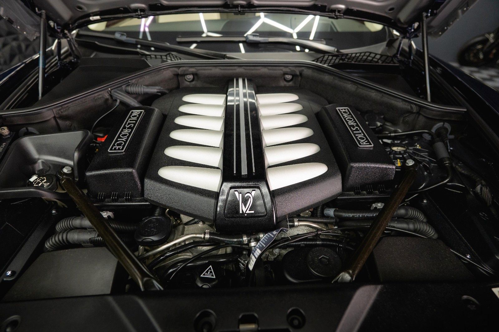 Fahrzeugabbildung Rolls-Royce Ghost V12 Full Service *Panorama*TV*360*HU*19%*