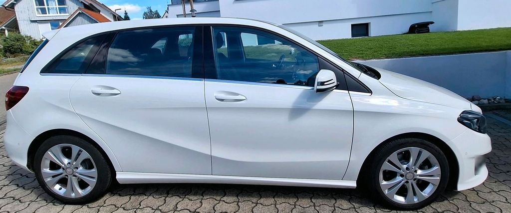 Image of Mercedes-Benz B 200