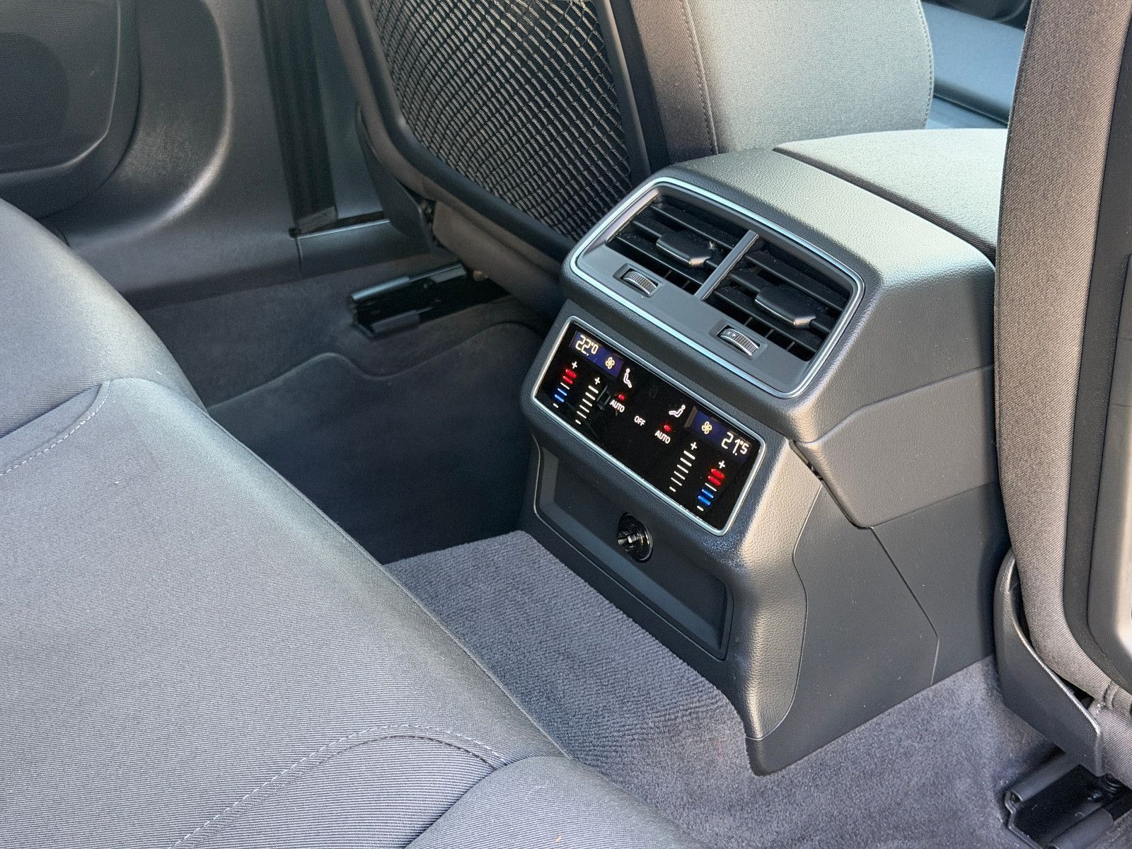Fahrzeugabbildung Audi A6 Avant 55 TFSI quattro/SPORT/S-LINE/