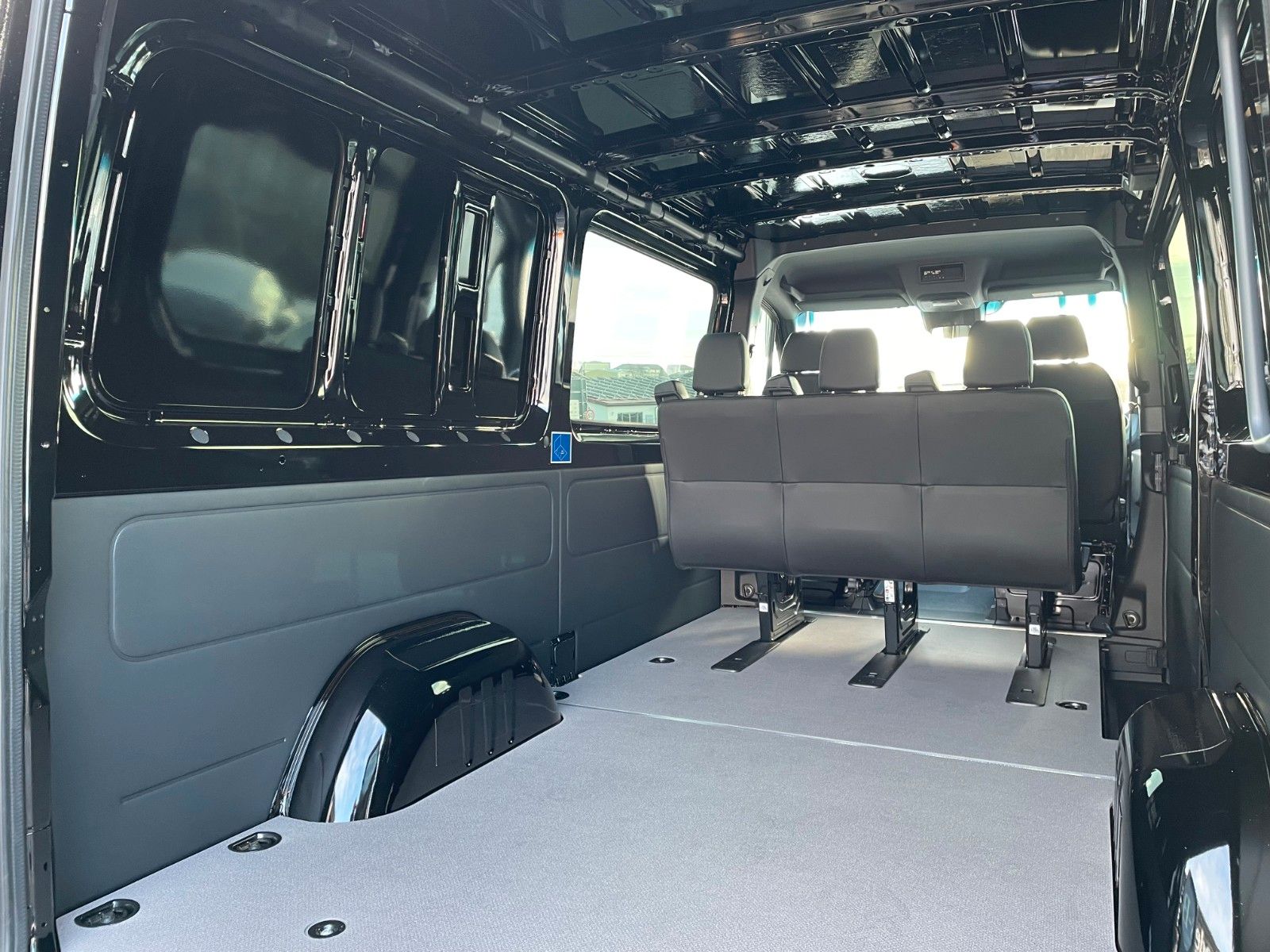 Fahrzeugabbildung Mercedes-Benz Sprinter 317 CDI 3665 DoKa/Mixto Stdheiz AHK3,5