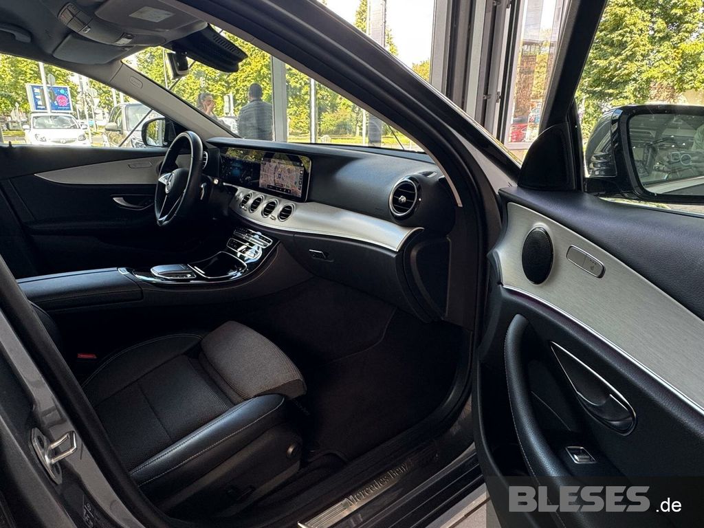 MERCEDES-BENZ E 220 – Bild 11