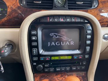Jaguar XJ 2.7 D XJ6 Sovereign *Klima*Navi*PDC*Bluetooth