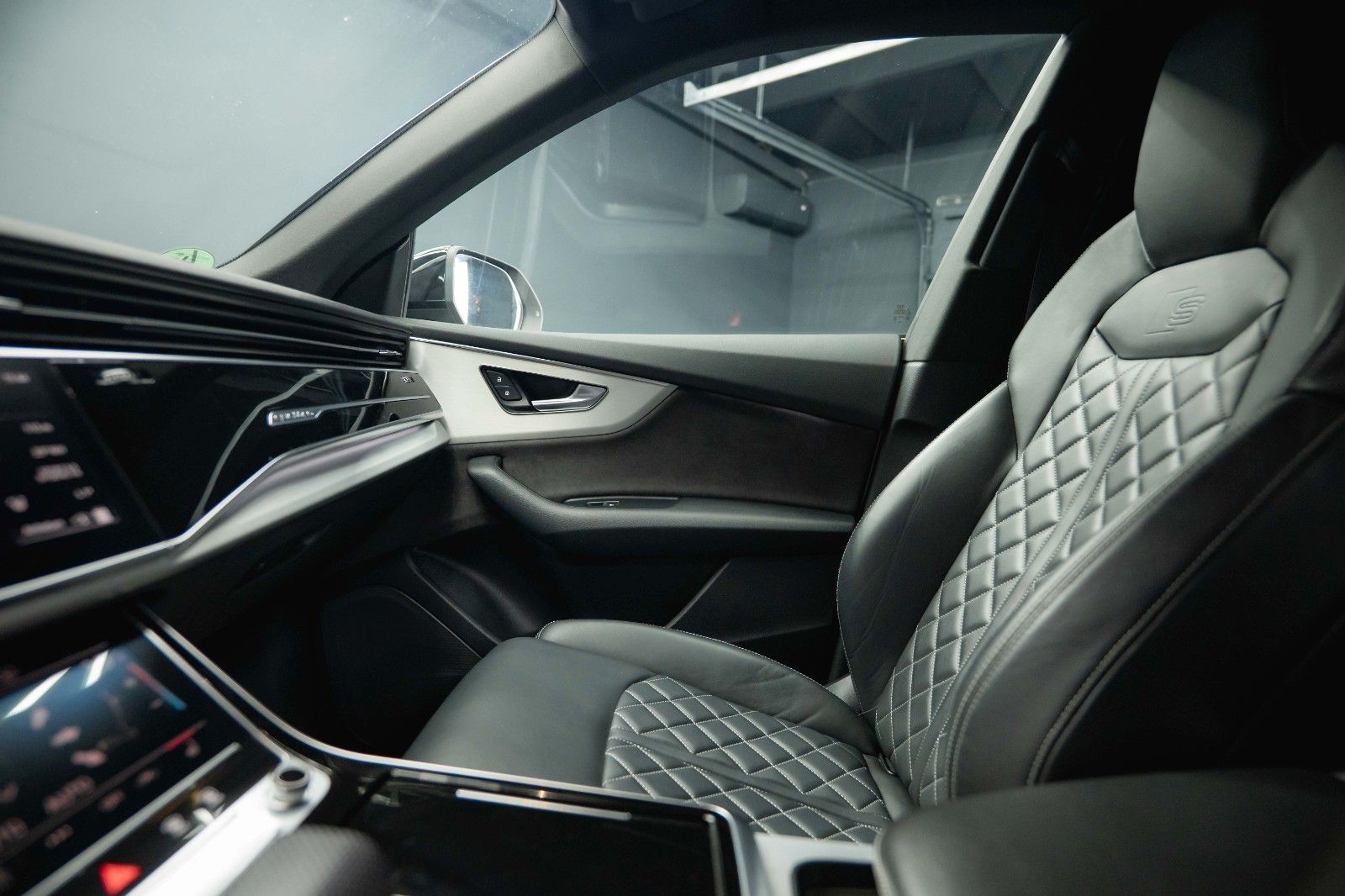 Fahrzeugabbildung Audi Q8 55 TFSI quattro S-Line Plus *ACC*Head Up*22'