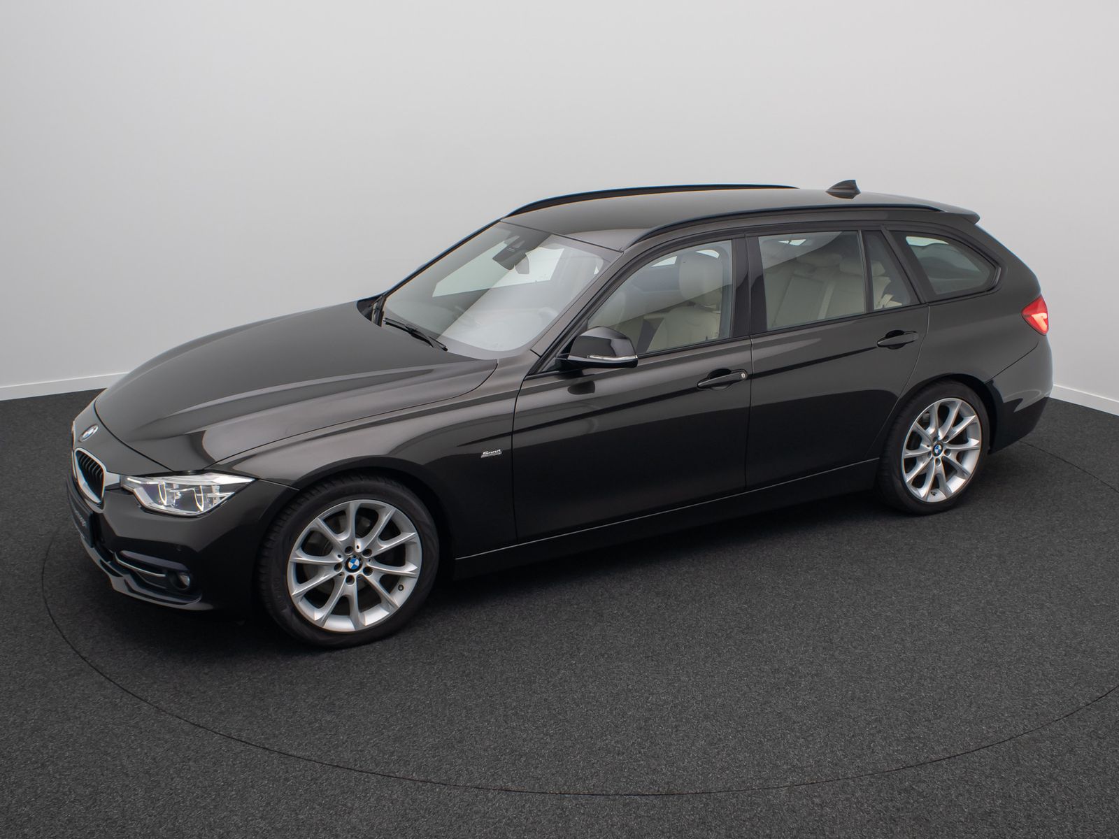 Fahrzeugabbildung BMW 320d SportLine Kamera HiFi NaviPro Alarm Komfort