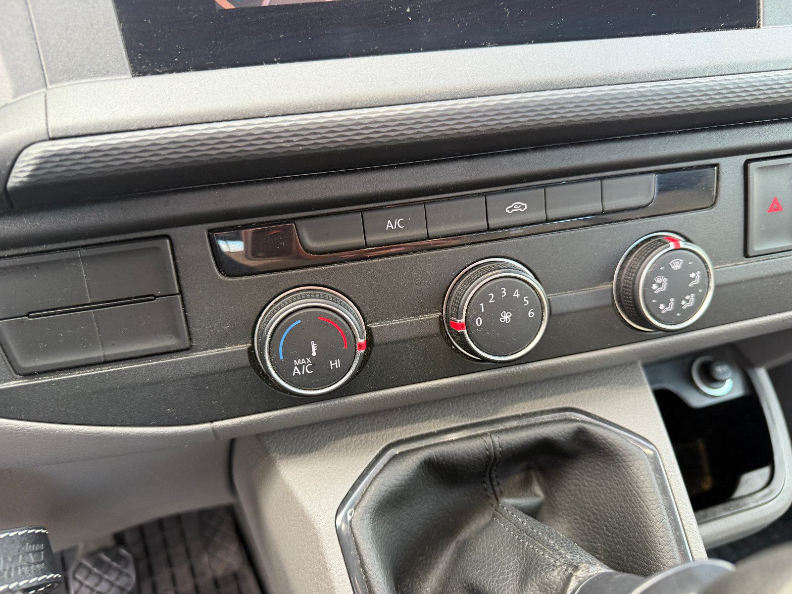 Fahrzeugabbildung Volkswagen T6.1 Transporter Pritsche//APPLE-CAR/NAVI/