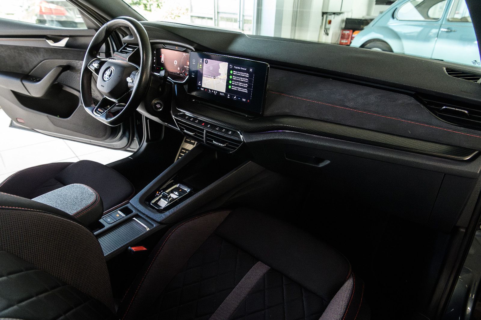 Fahrzeugabbildung SKODA Octavia 2.0 TSI DSG RS COMBI NAVI/ACC/AHK/SZH