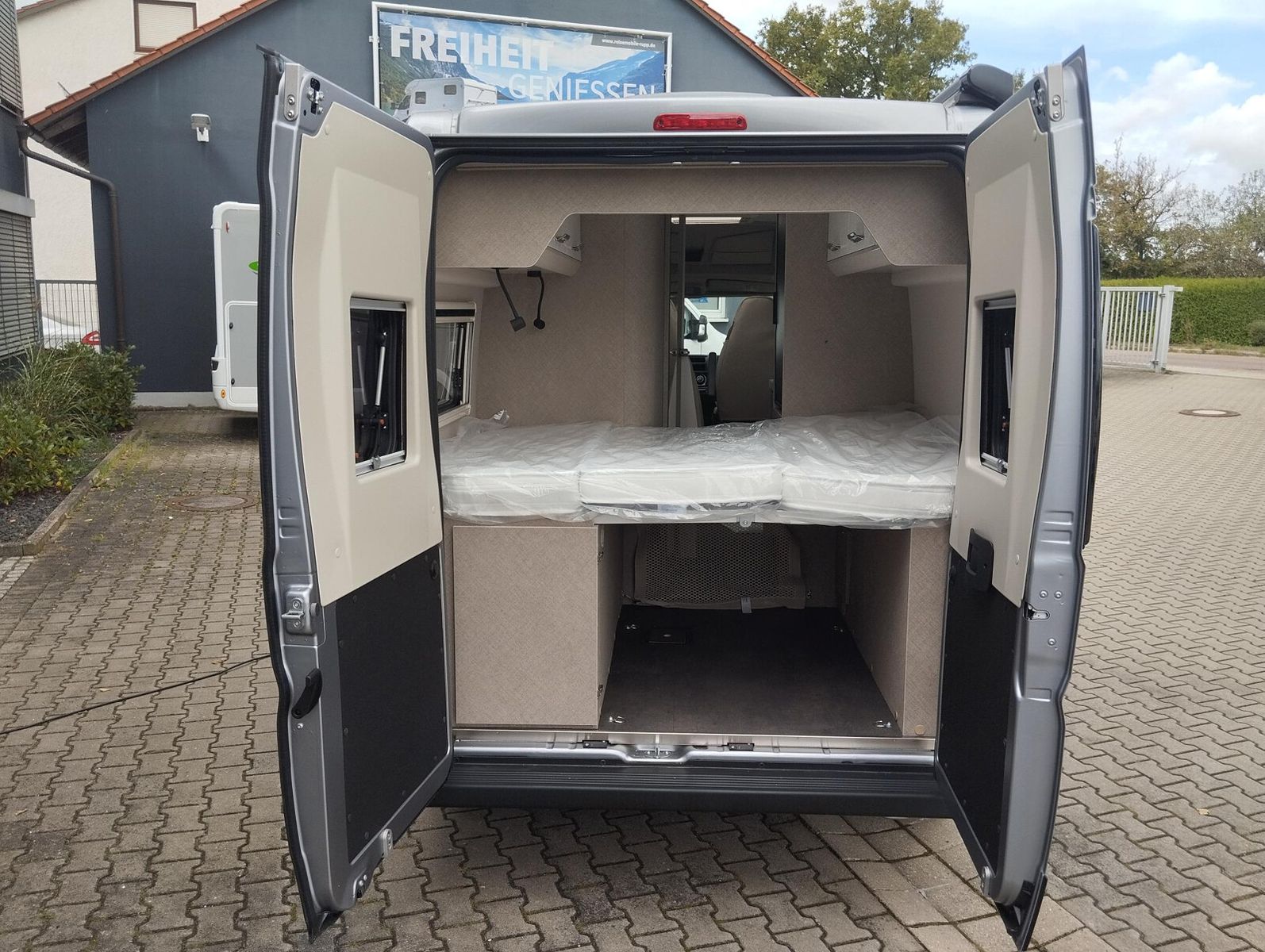 Fahrzeugabbildung Karmann Davis Lifestyle DA 590 LS 140 PS Markise