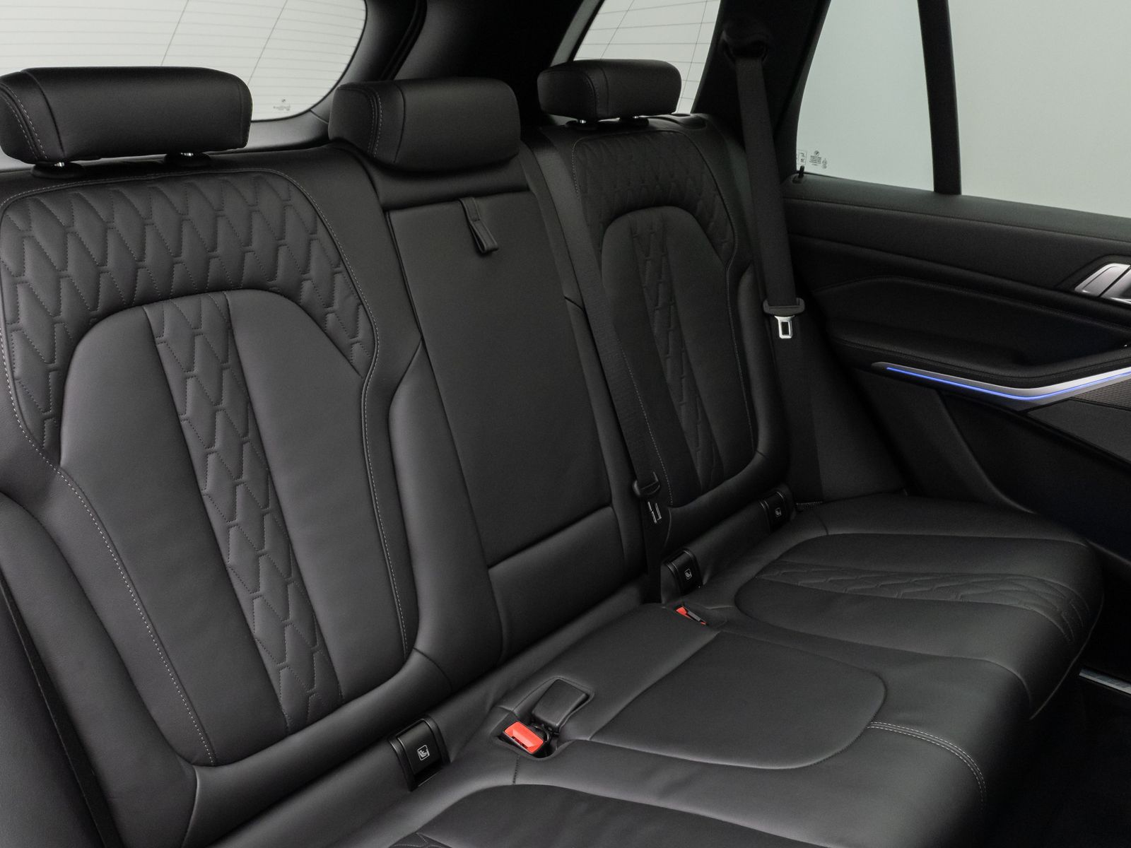 Fahrzeugabbildung BMW X5 M50i Panorama 360° HUD DAB H/K AHK Individual