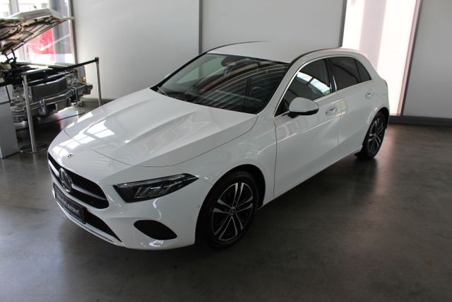 Vorschaubild von:        Mercedes-Benz
                    A 200 Progressive Kamera Ambiente MBUX LED SHZ
      