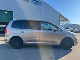 Volkswagen Touran 1.4 TSI Life*1-HAND*KD-NEU*PANORAMA*TÜV* - Volkswagen Touran mit Benzin-Antrieb: Kombi