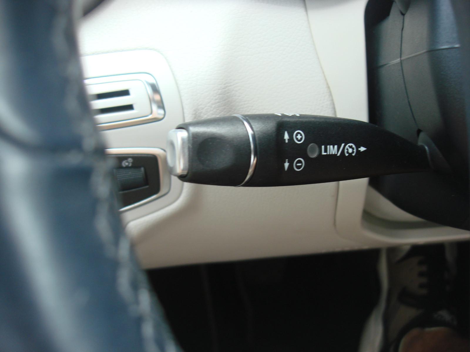 Mercedes-Benz C 180 CGI Lim. Exclusive*Comand*LED*PDC*SHZ*TÜV*