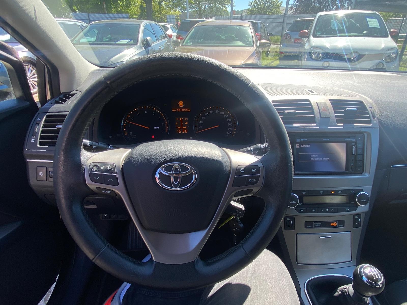 Toyota Avensis 2011 — photo 38