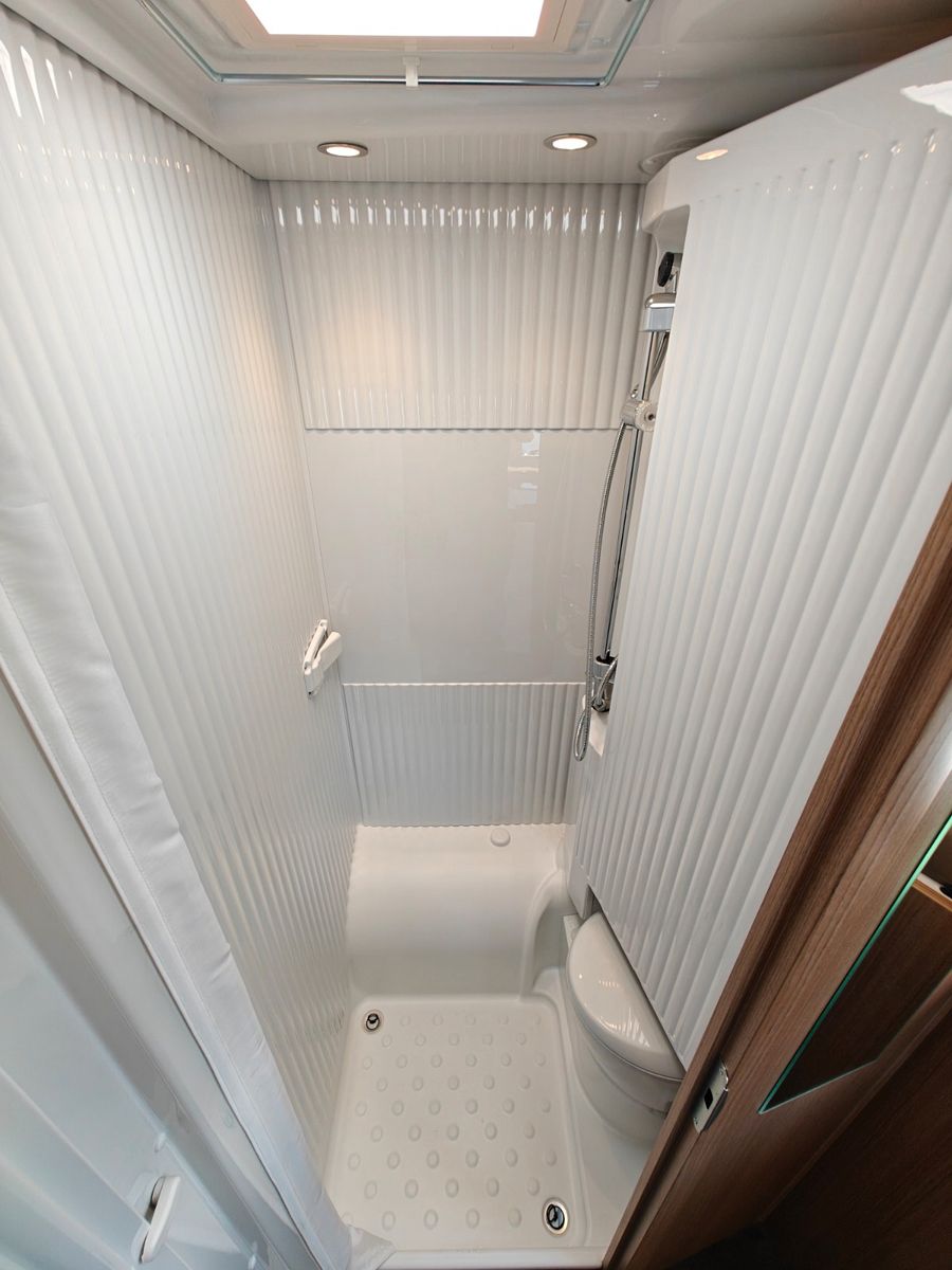 Fahrzeugabbildung Carado T-337 - Autom. SAT, TV, 4m Markise, Kamera -