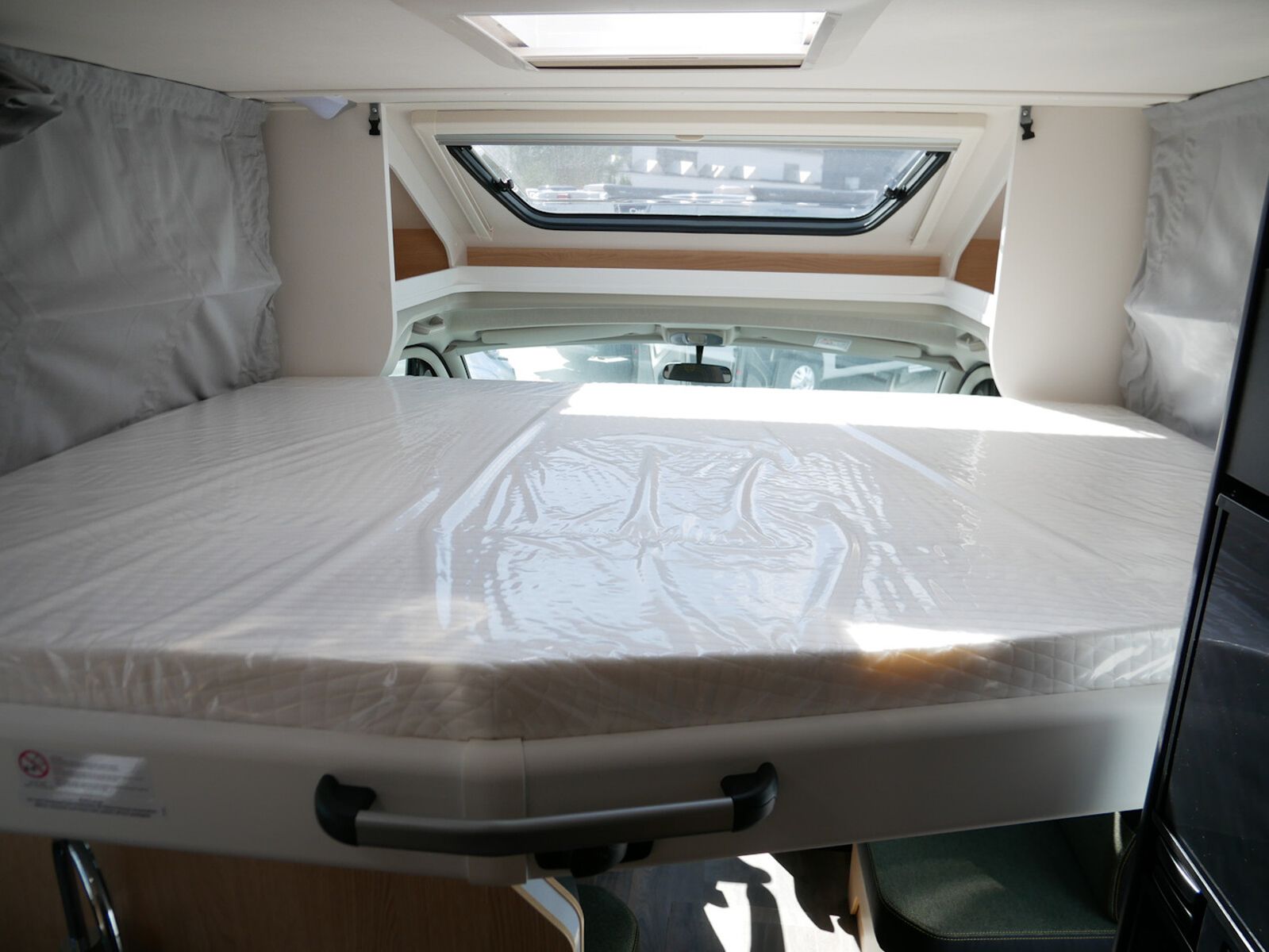 Fahrzeugabbildung Sunlight Adventure T 68 Hubbett, Automatik