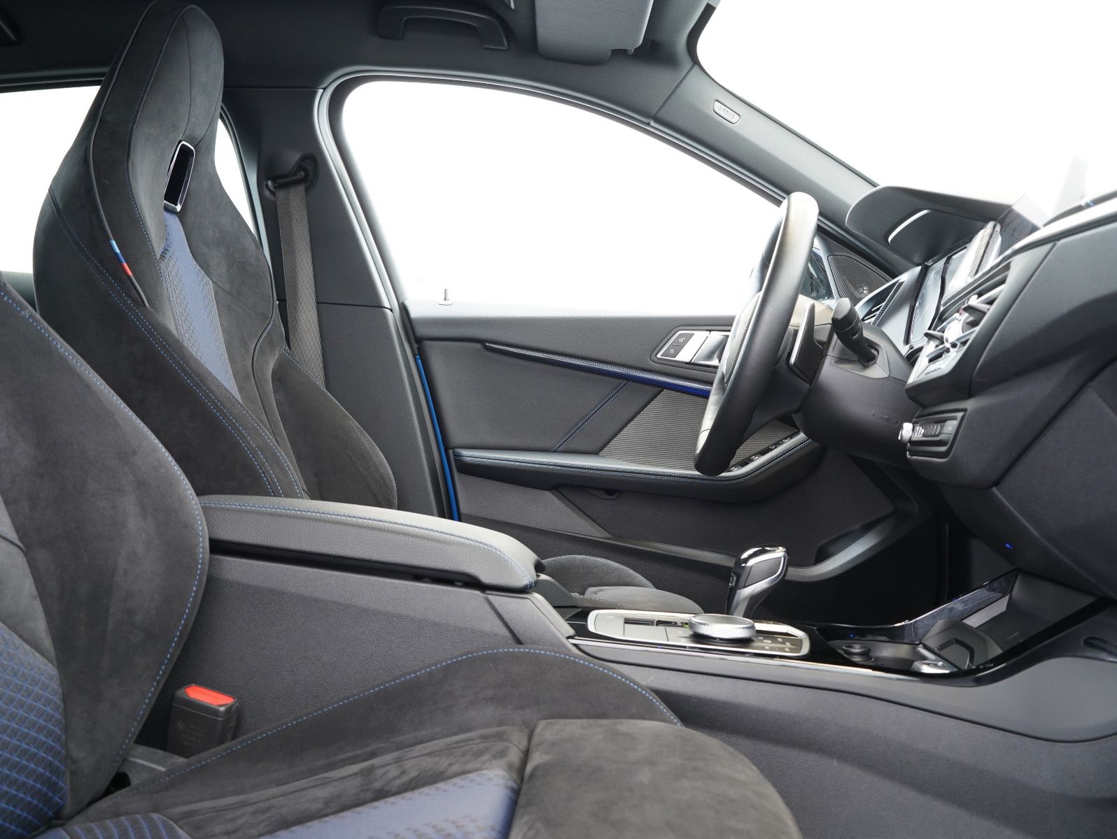 Fahrzeugabbildung BMW M135 i xDrive Performance M H&K/CARPLAY/ACC/19"